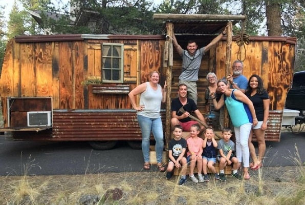 Ole Pappy's Trapper Cabin